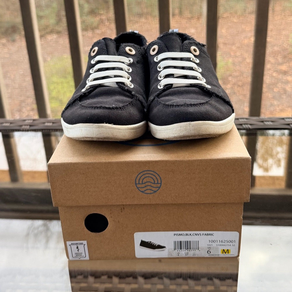 Vionic Black and White Pismo Sneakers Size 6 - Picture 8 of 9